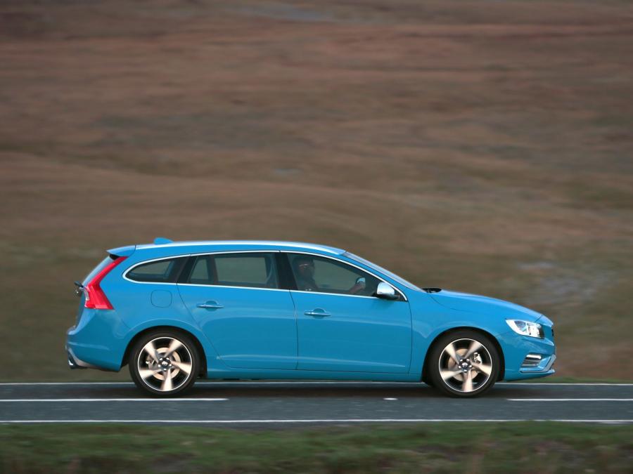  Volvo V60 R-Design 2013 года  (UK) (фото 6 из 14)